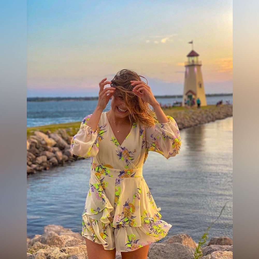 Altar’d State Long Sleeve Romper Size Large